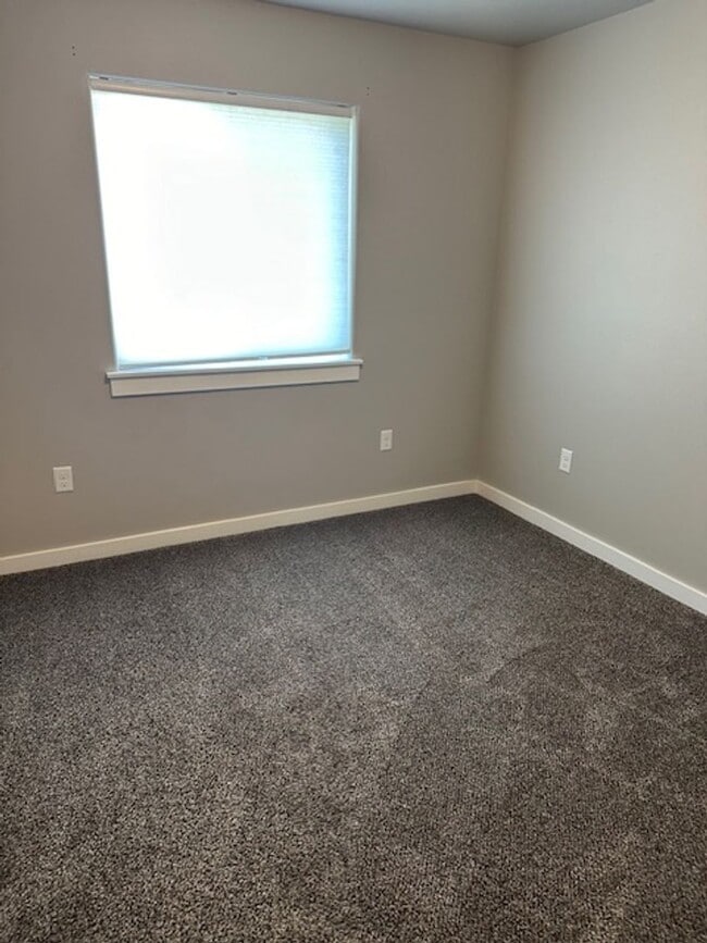 Building Photo - **Charming 3-Bedroom Home - Ready for You!**