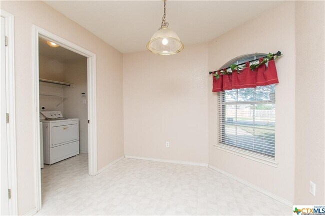 Building Photo - 3407 Solomon Dr