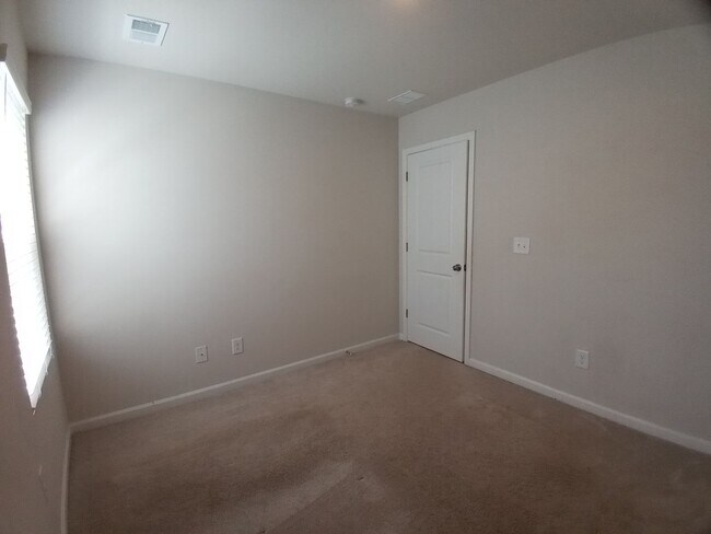 Building Photo - 70 Parkwood Ct