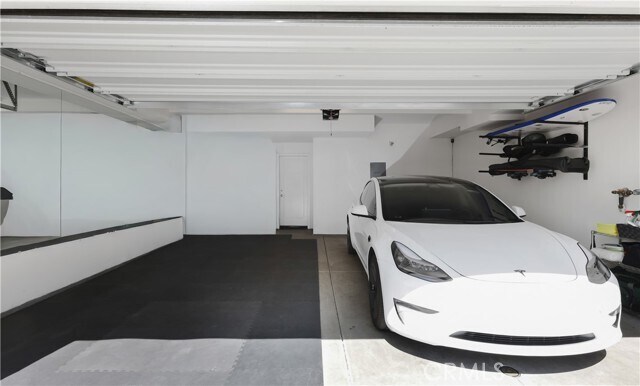 Building Photo - 166 Novel