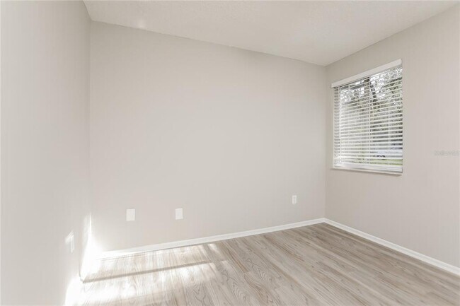 Building Photo - 105 Whispering Pines Ct