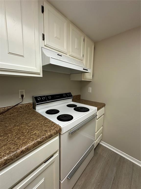 Building Photo - 6063 Village Cir S