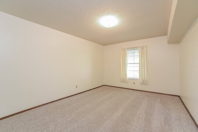 Classic unit bedroom (10FB10) - Vines at Eleanor