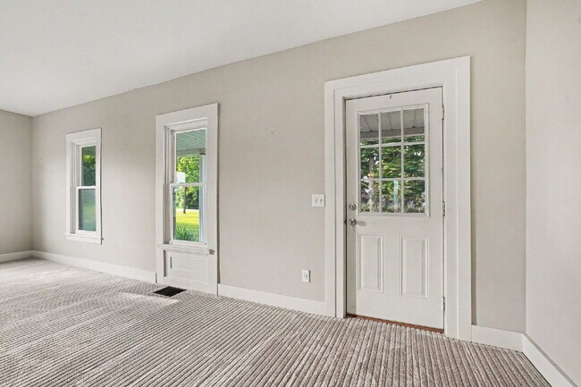 Building Photo - Updated farmhouse with privacy and views