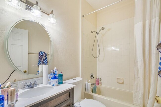 Building Photo - 763 Star Pointe Dr