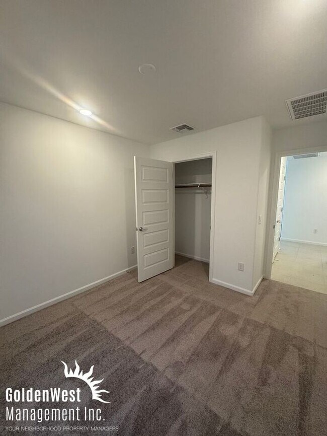 Building Photo - Beautiful 3Bdm 2Ba Home in the Community of Vail