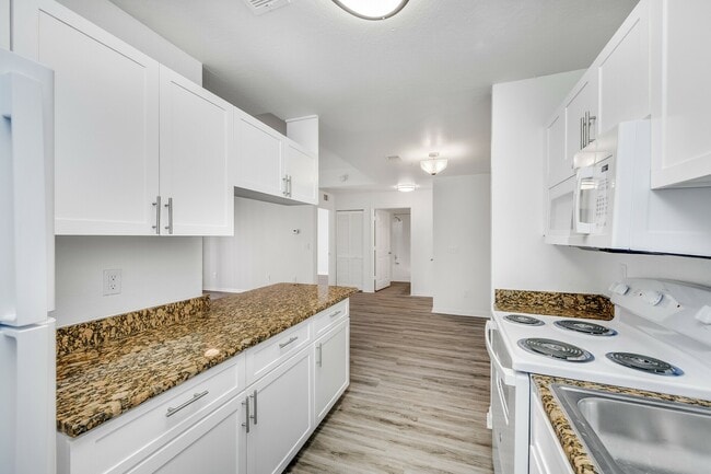 Kitchen - Uptown Palms Apartments