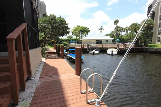 Building Photo - 21 Royal Palm Way