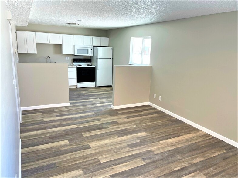 Building Photo - 6655 Provincial Dr