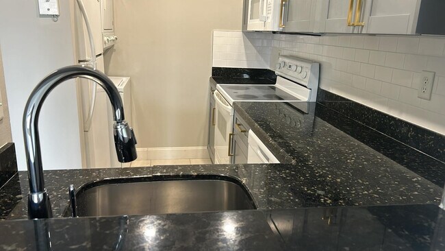 Building Photo - 3662 N University Dr