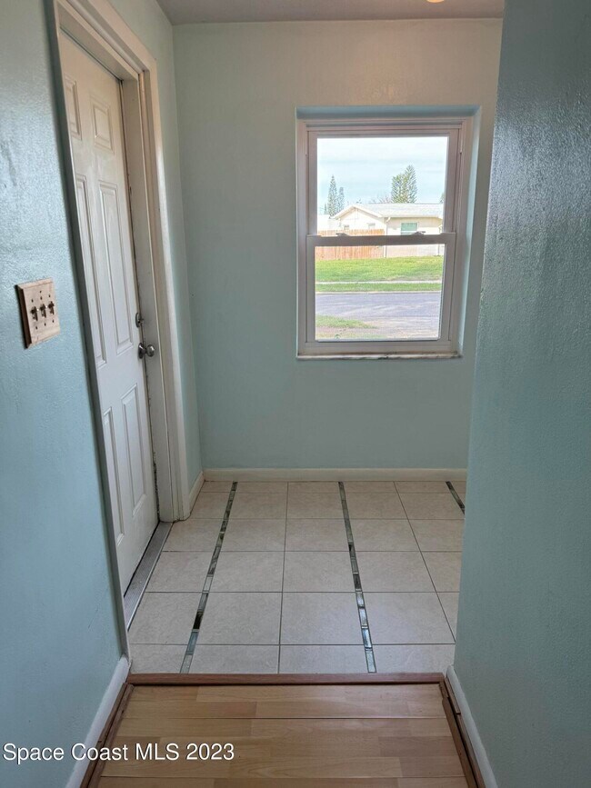 Building Photo - 155 Perth Ave