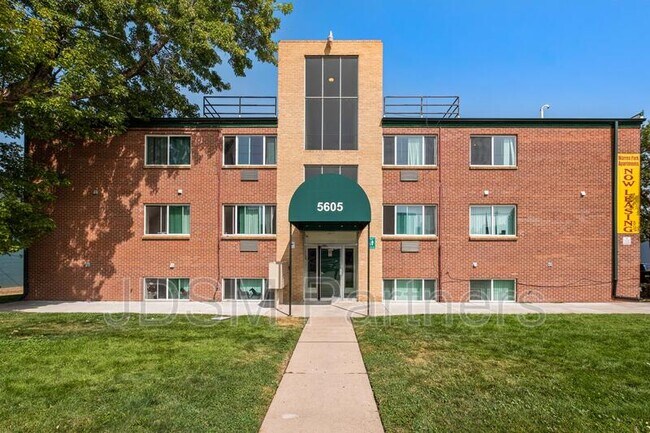 Building Photo - 5605 W Warren Ave