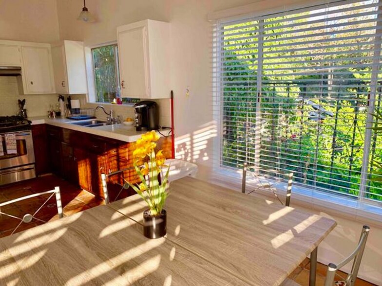 Dining area - 1153 N Ogden Dr