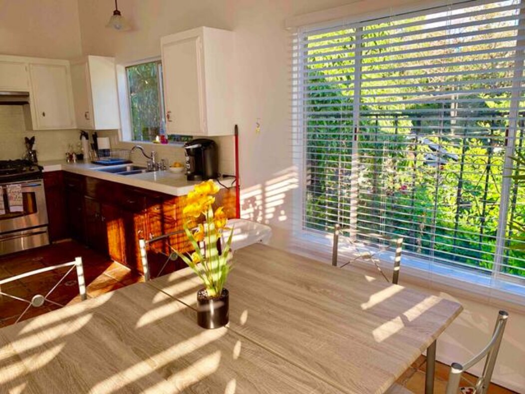 Dining area - 1153 N Ogden Dr