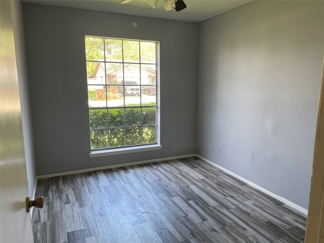 Building Photo - 16619 La Gloria Dr