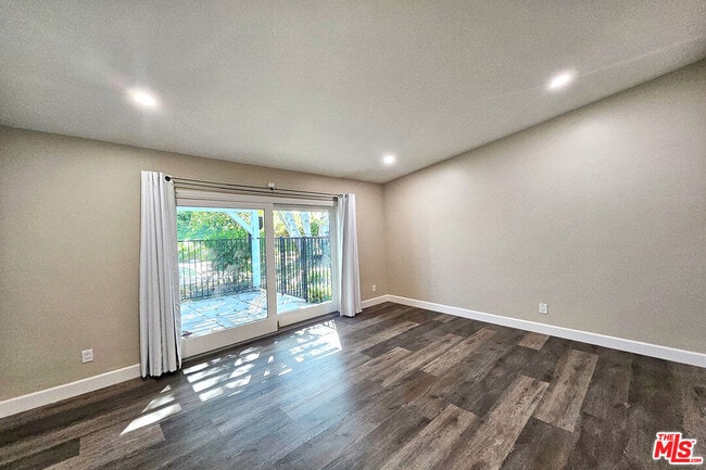 Building Photo - 23526 Dolorosa St