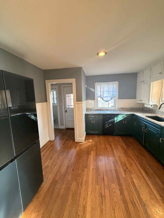 Building Photo - 411 S Jackson Ave