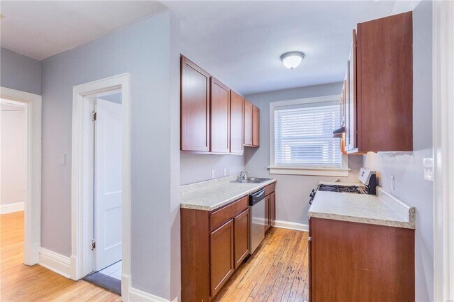 Building Photo - Lindenwood Ave 4919-4921