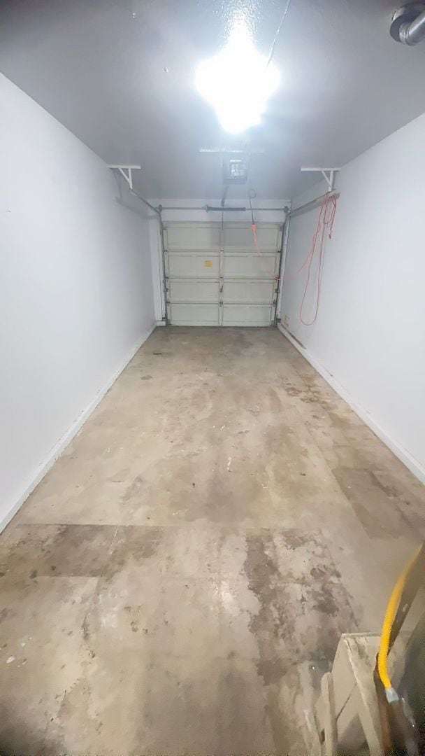 Building Photo - Spacious 2-Bedroom Duplex for Rent