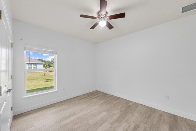 Building Photo - 531 Topeka Rd SW