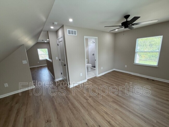 Building Photo - 1018 Urana Ave