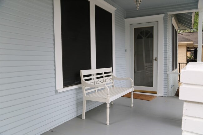 Building Photo - 808 Pecore St