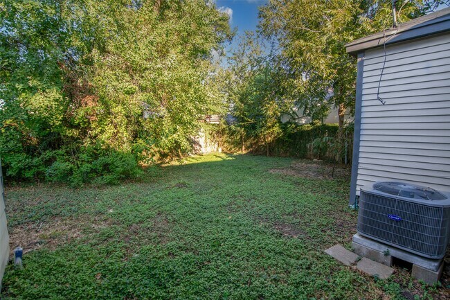 Building Photo - 1203 Sunset Dr