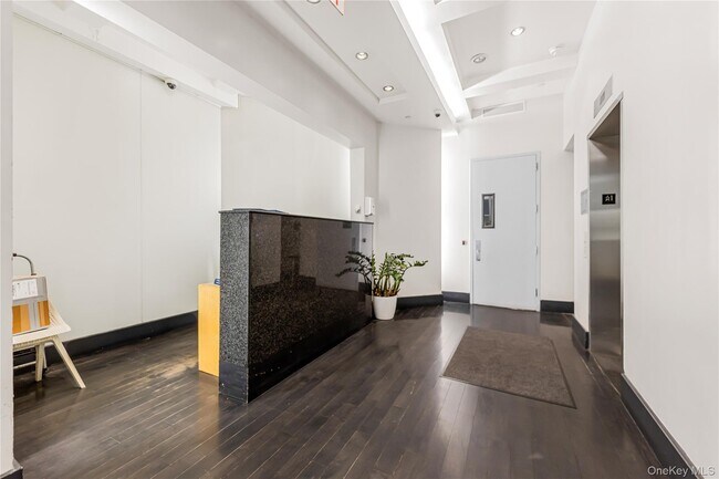 Building Photo - 55 Berry St