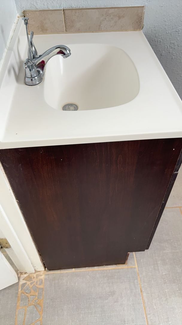 Building Photo - Cute Home