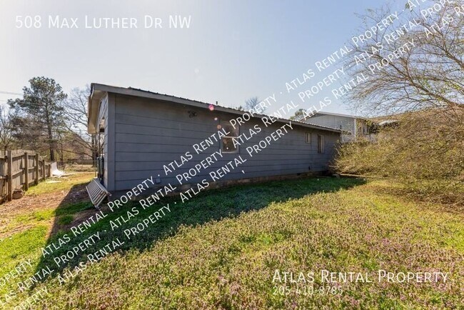 Building Photo - 508 Max Luther Dr NW