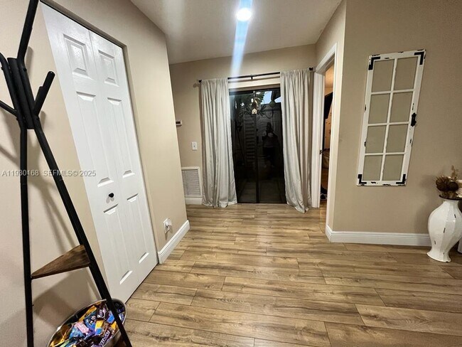 Building Photo - 930 SW 109th Ave