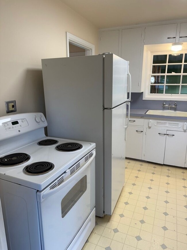 Building Photo - TIP TOP ON TYLER