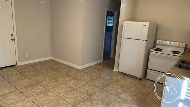 Building Photo - 807 Bowden-move in special