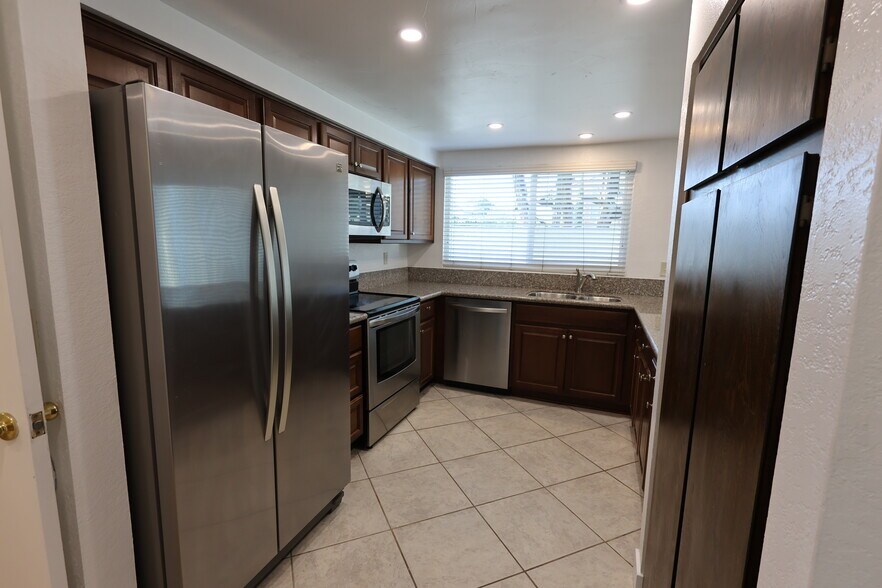 Building Photo - 4034 Nobel Dr