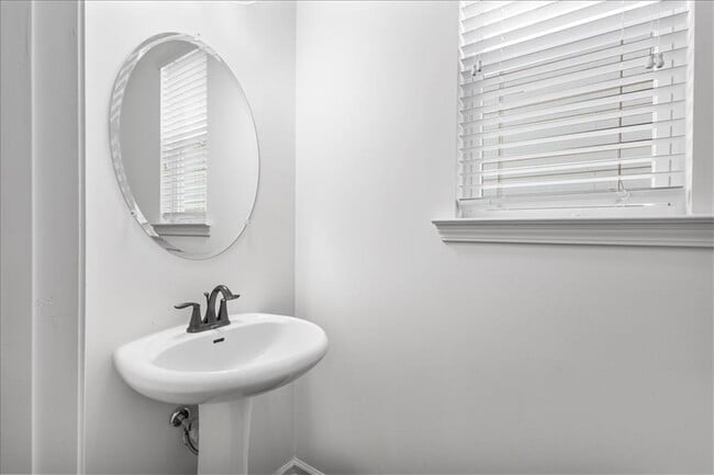 Building Photo - 869 Venture Way