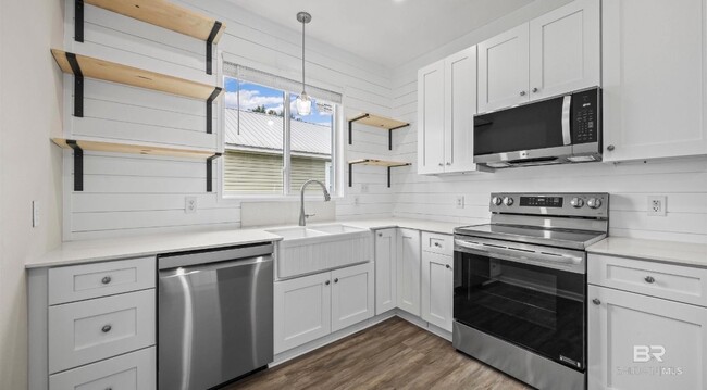 Building Photo - 525 W Rose Ave