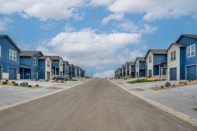 Building Photo - 8434 Adelaide Dr