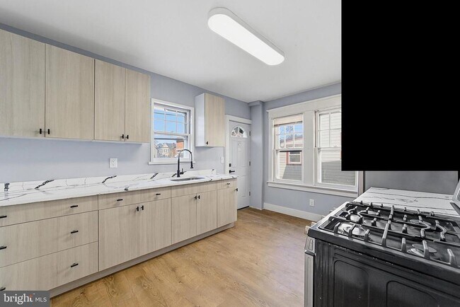 Building Photo - 1424 Hamilton Ave