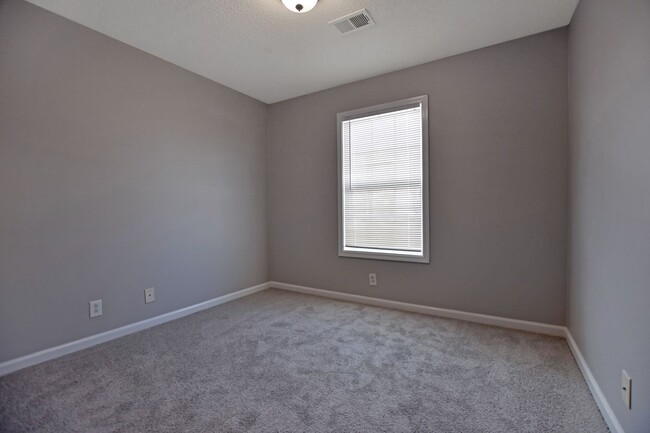 Building Photo - Pet Friendly Three Bedroom with Bonus!