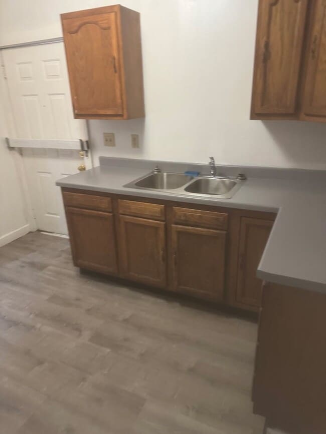 Building Photo - 528 N Horsman St