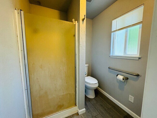 Building Photo - Coming Soon! Cute Two Bed, Two Bath Countr...