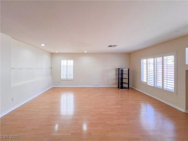 Building Photo - 6586 Shadow Cove Ave