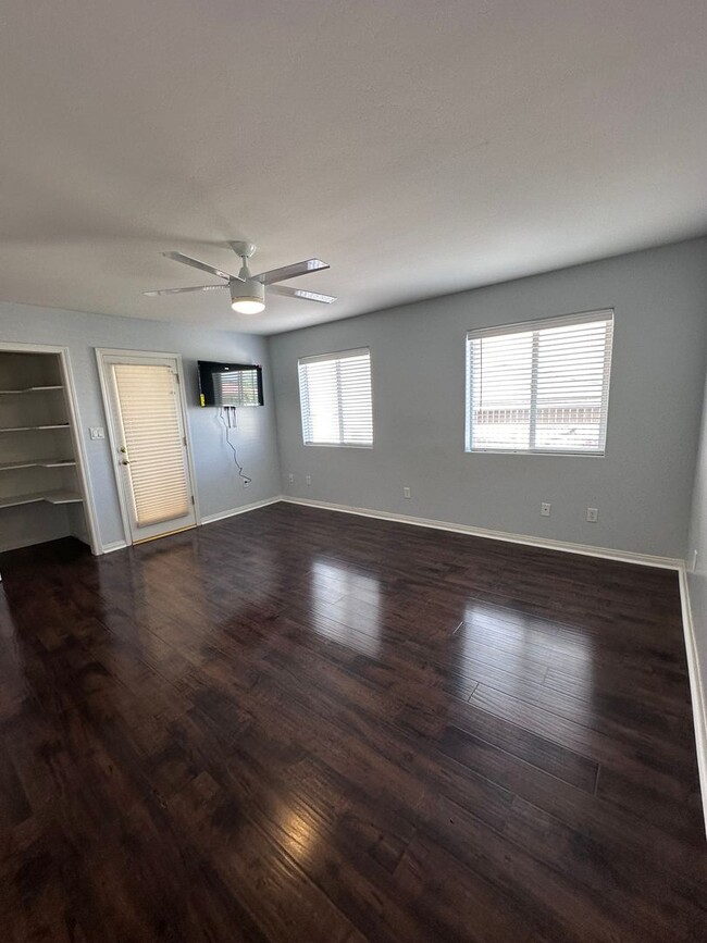 Building Photo - 5302 Doble Aguila Way