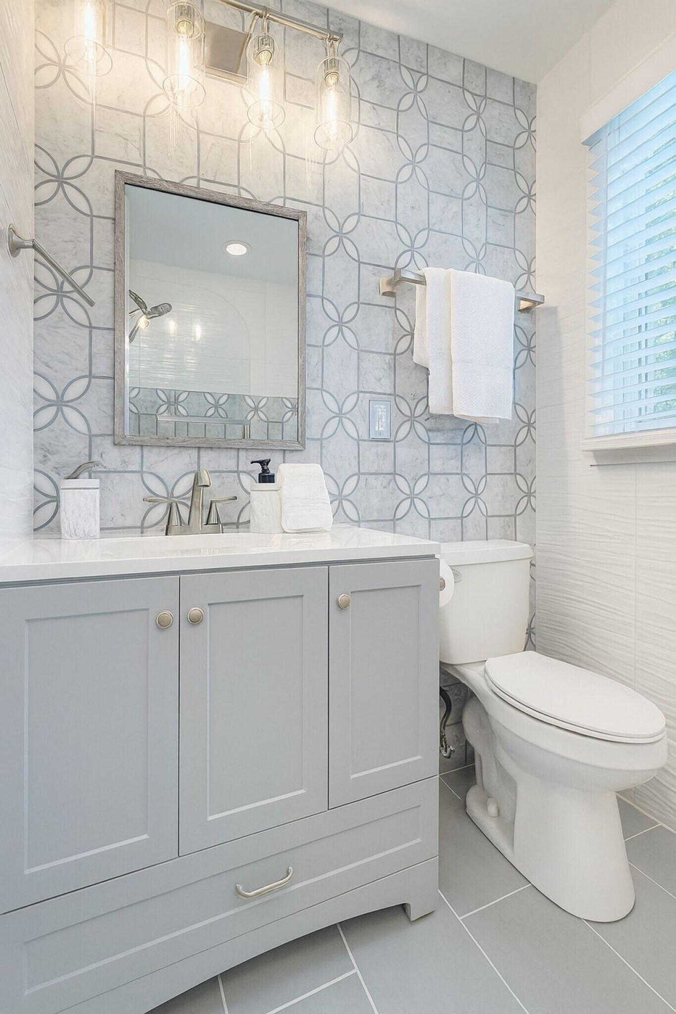 Building Photo - 445 Short Hills Dr