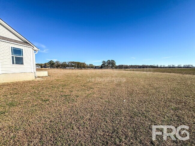 Building Photo - 102 Michael Thomas Pl