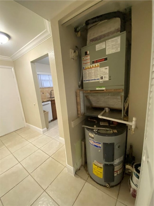 Building Photo - 4235 N University Dr