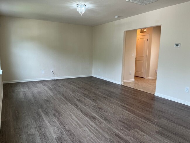 Building Photo - Charming Knightdale Residence, Available Now!