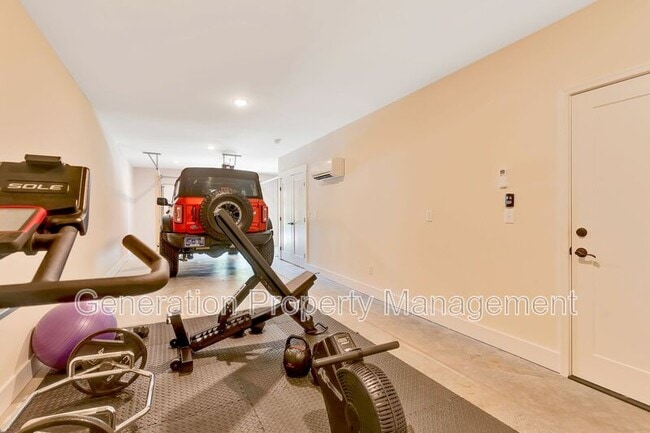 Building Photo - 733 N Market St