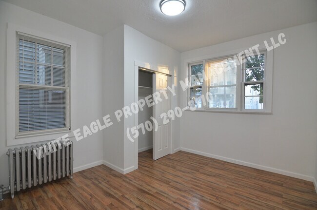 Building Photo - 12 Lake St