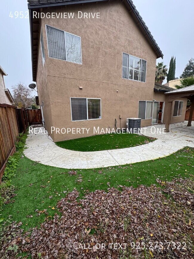 Building Photo - 4952 Ridgeview Dr